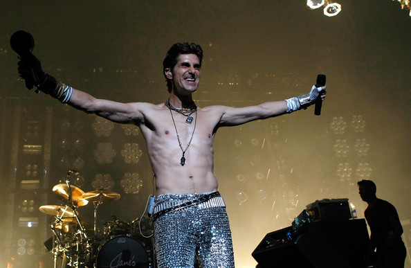 Selamat Ulang Tahun Perry Farrell